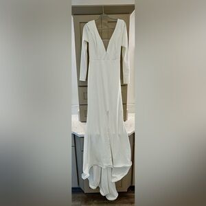 Elegant Off-White Long Sleeve Wedding Dress